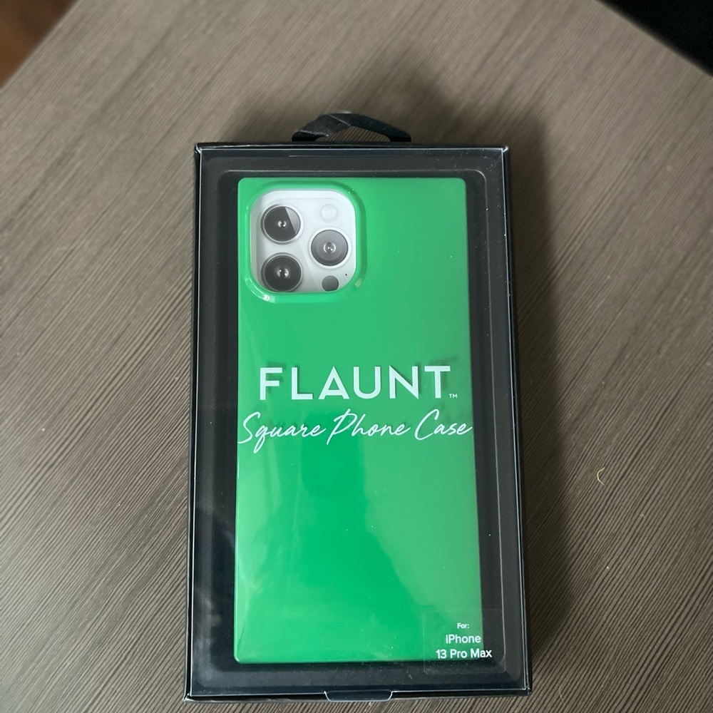 FLAUNT Emerald Green Square iPhone Case BRAND NEW NEVER USED.